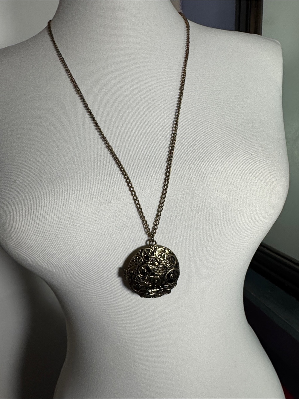 Antique-Inspired Gold Medallion Pendant Necklace